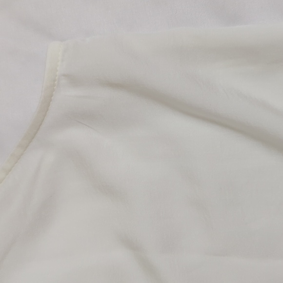 Banana Republic Front Slit Sleeveless Blouse, Color Cream Size M - Picture 11 of 13